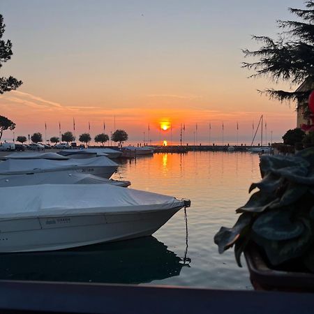 Porto Valentino 2 Apartment Sirmione Bagian luar foto