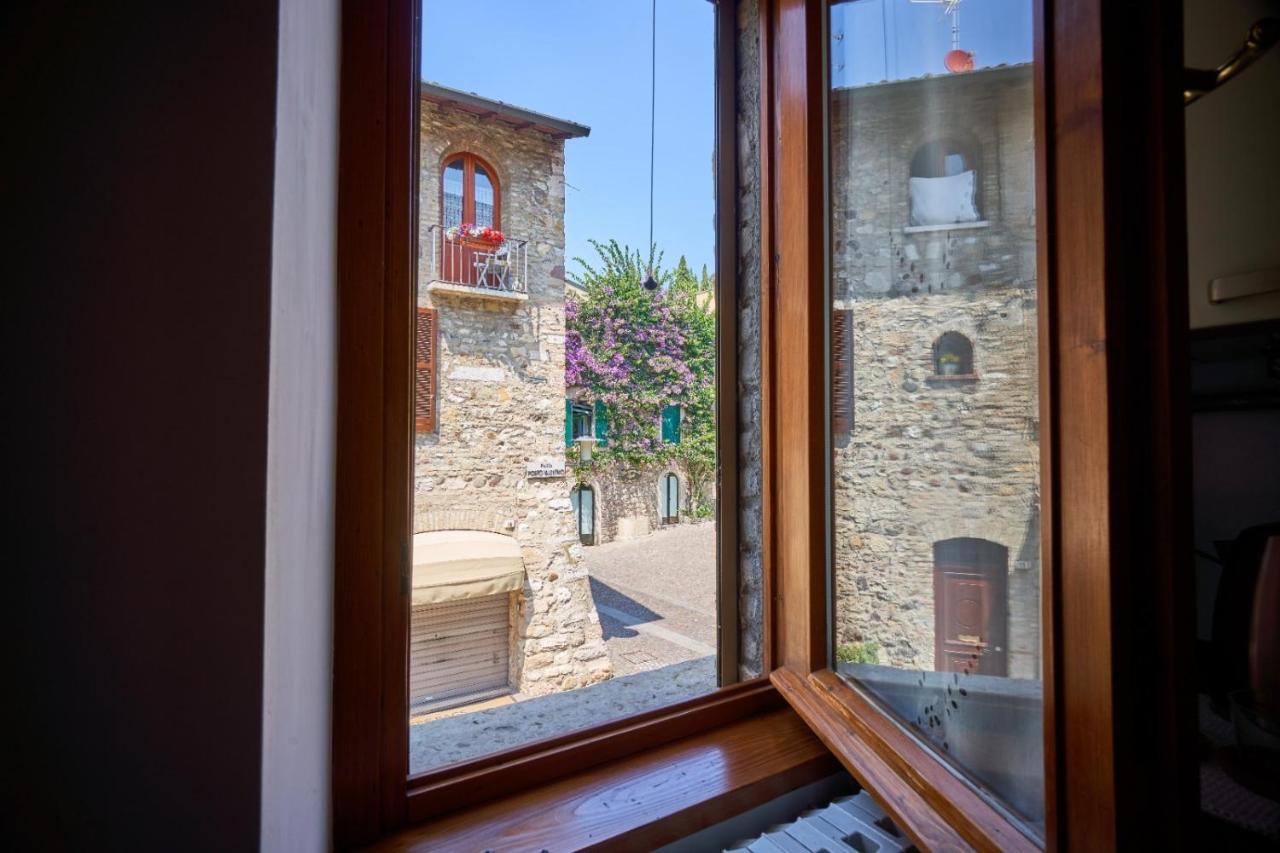 Porto Valentino 2 Apartment Sirmione Bagian luar foto