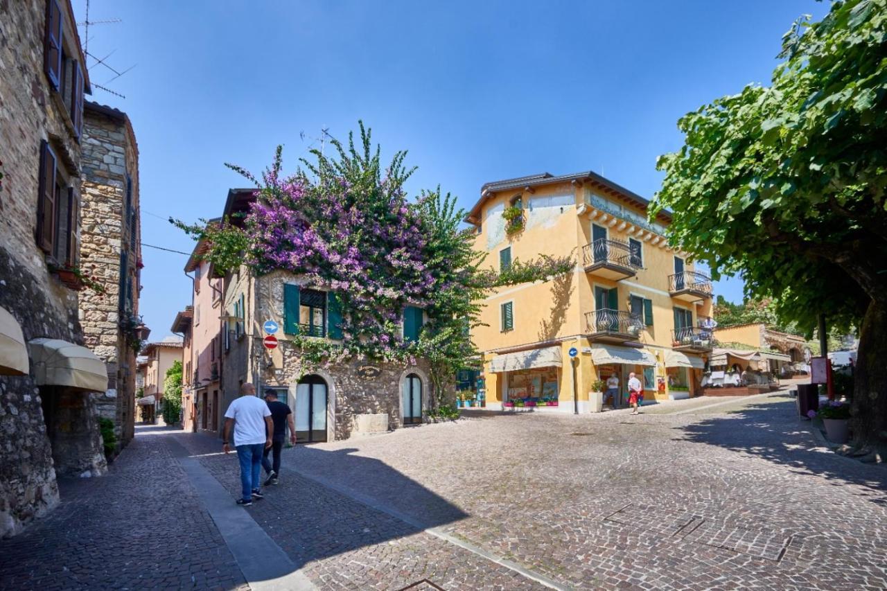 Porto Valentino 2 Apartment Sirmione Bagian luar foto