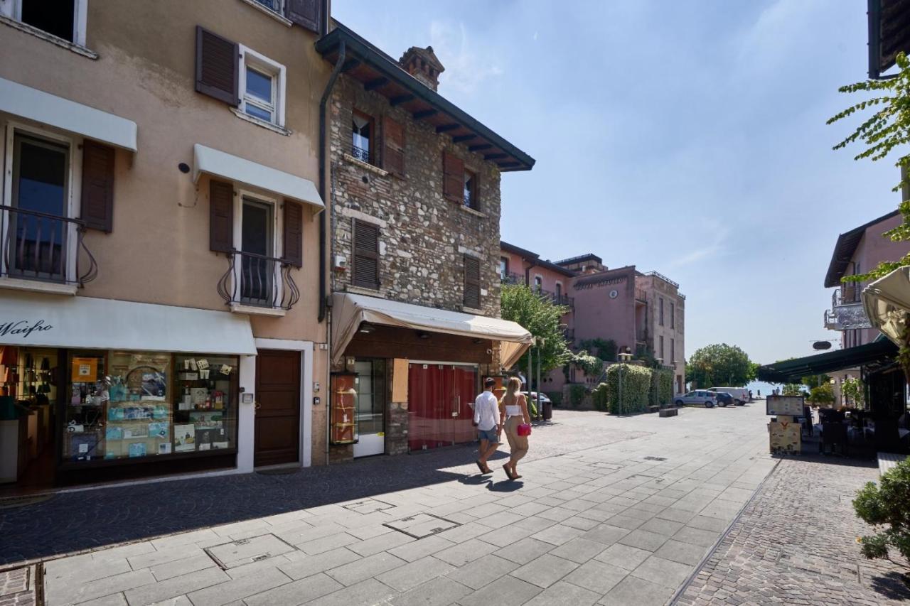 Porto Valentino 2 Apartment Sirmione Bagian luar foto