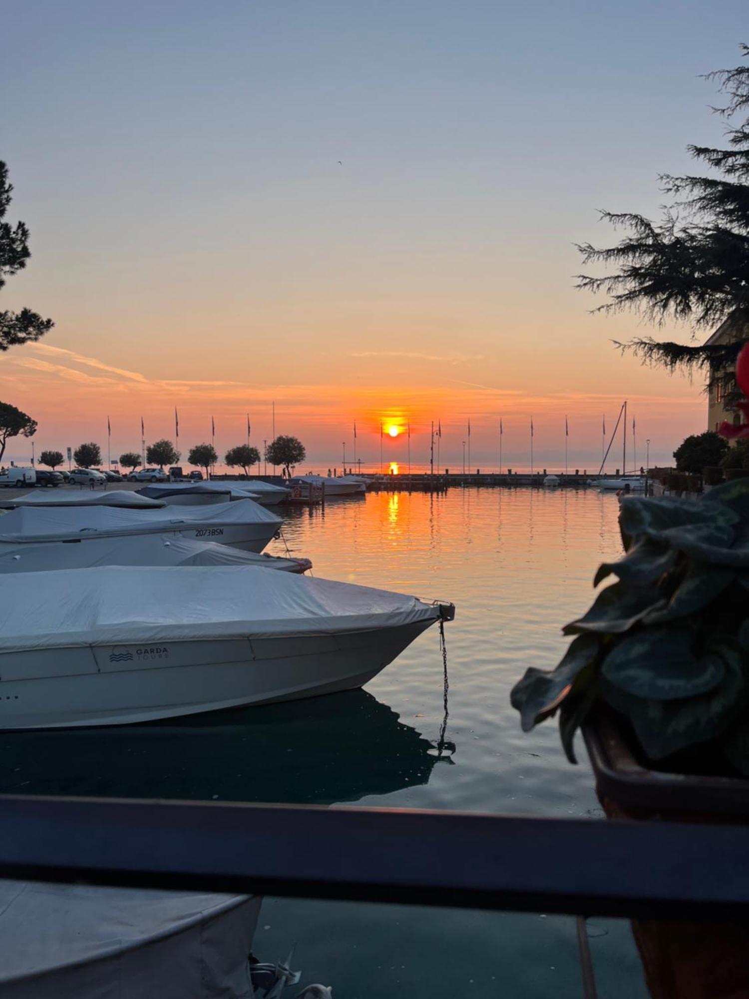 Porto Valentino 2 Apartment Sirmione Bagian luar foto