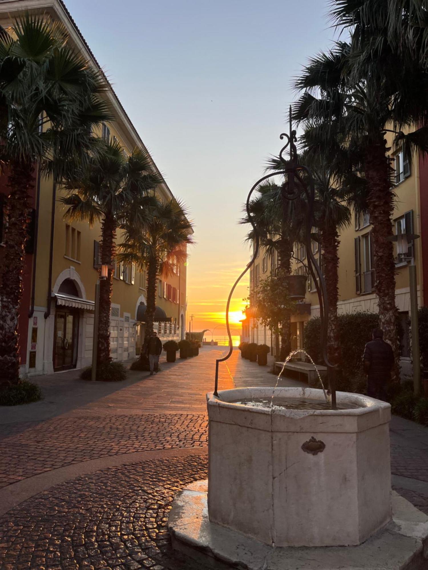 Porto Valentino 2 Apartment Sirmione Bagian luar foto